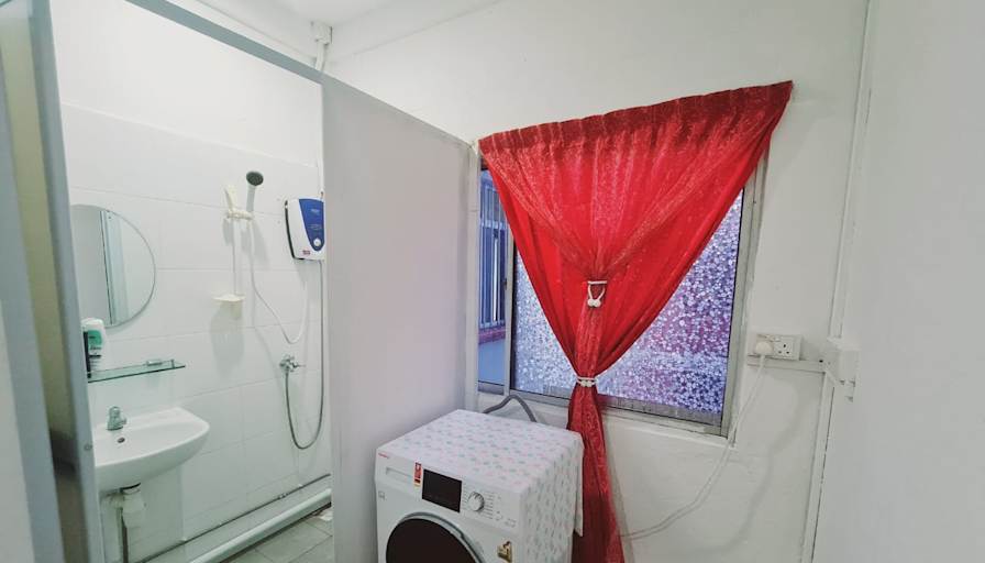 Roomy's room
