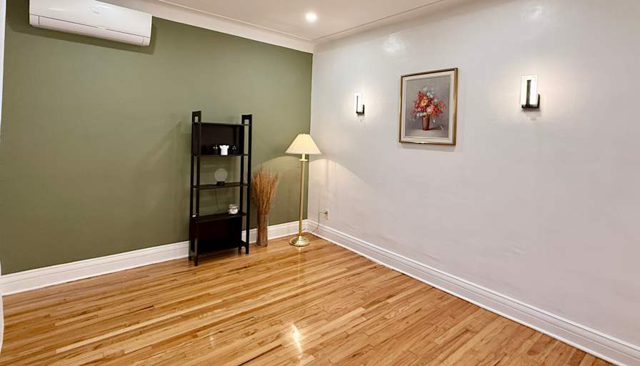 Nga Vu's room