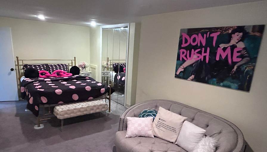 Lee's room