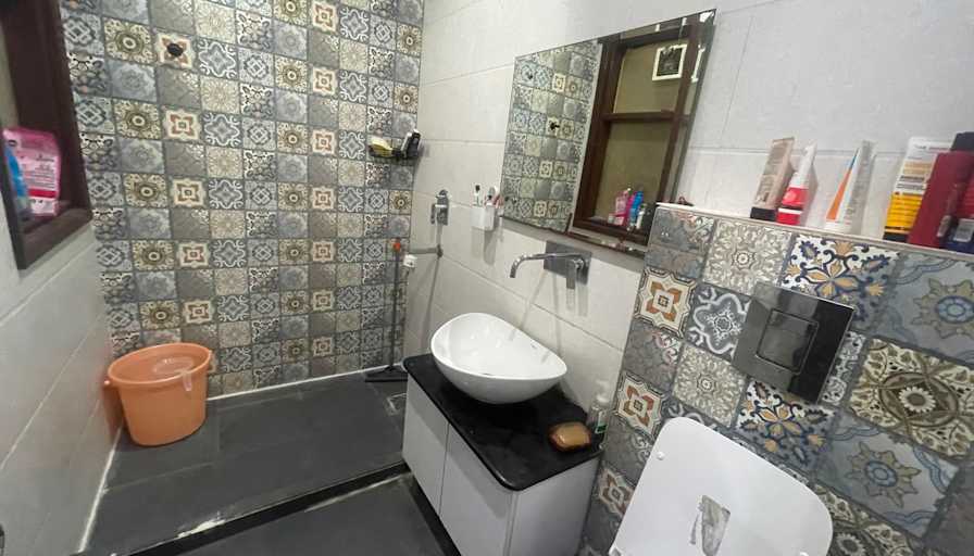 Divyanshi's room