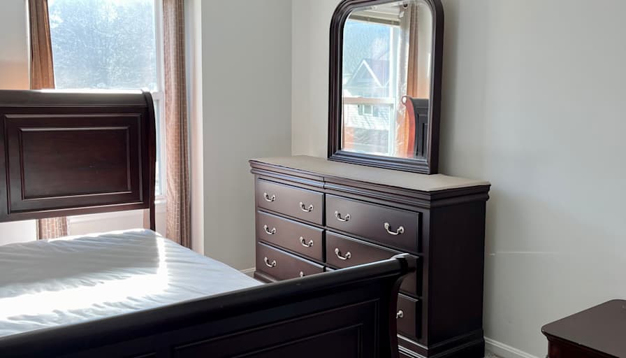 Deonarine's room