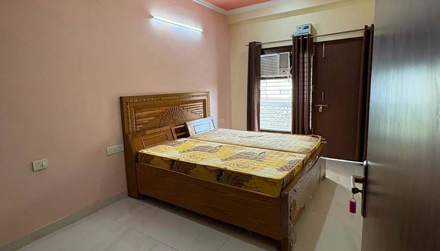 Divyanshi's room