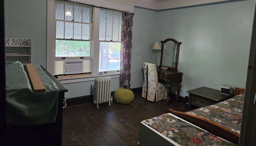 Sharon Owen Ledesky's room