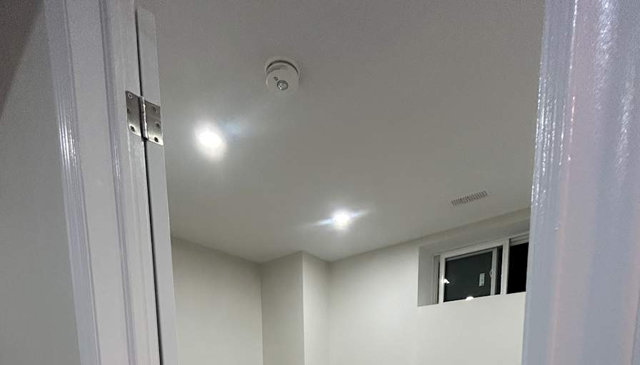 Lee's room