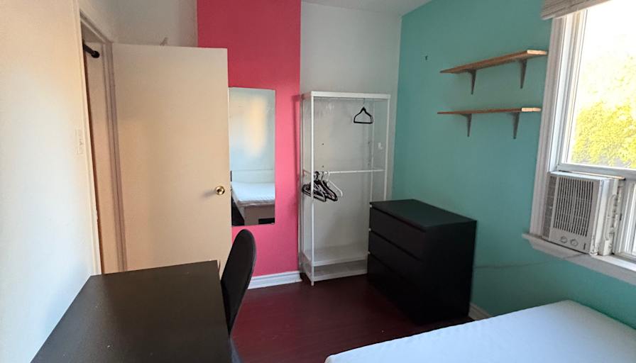 Vincent Molumby's room