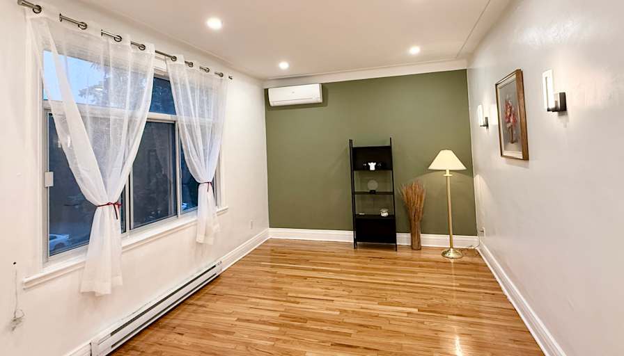 Nga Vu's room