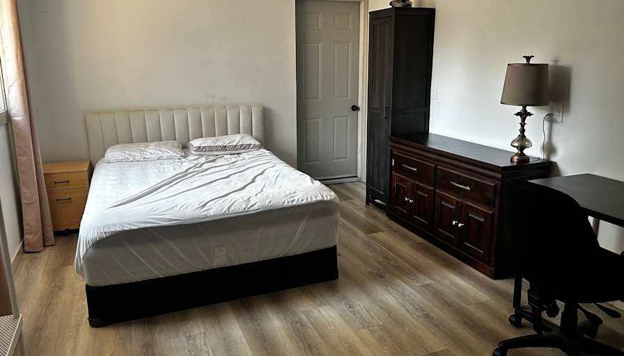 Katy Saunders's room