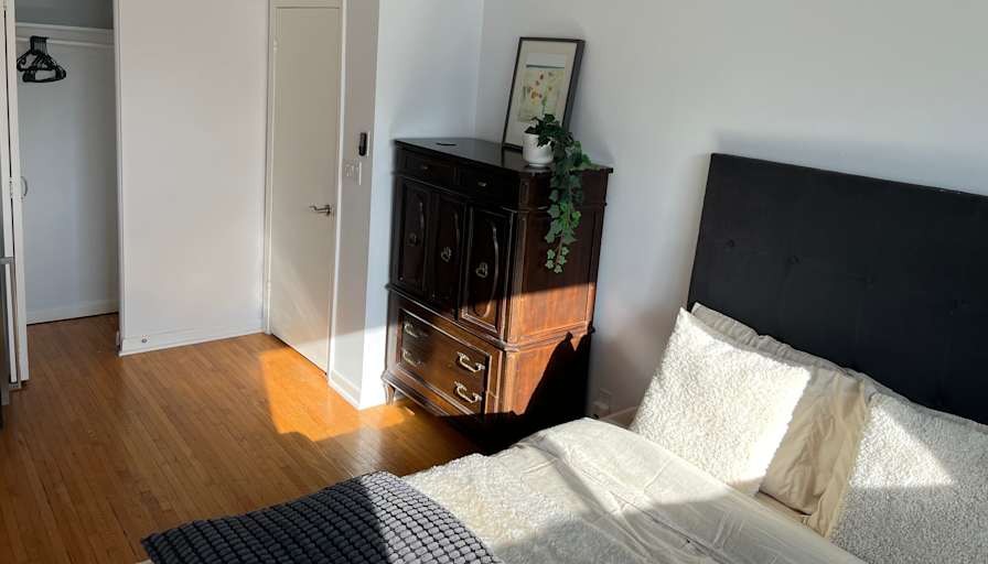 Dee's room