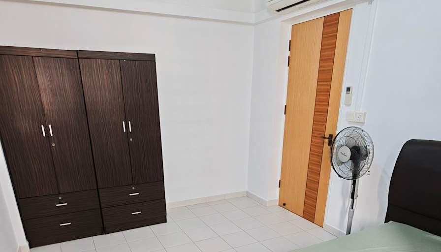 simon's room