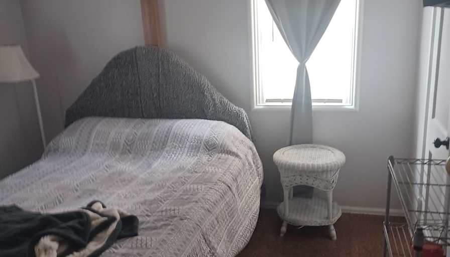 Ken's room