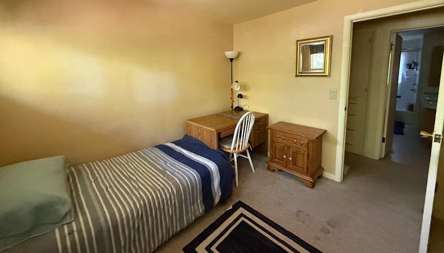 Shinta Muljani's room