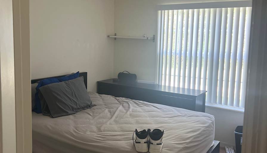 Luis Eduardo Cruz's room