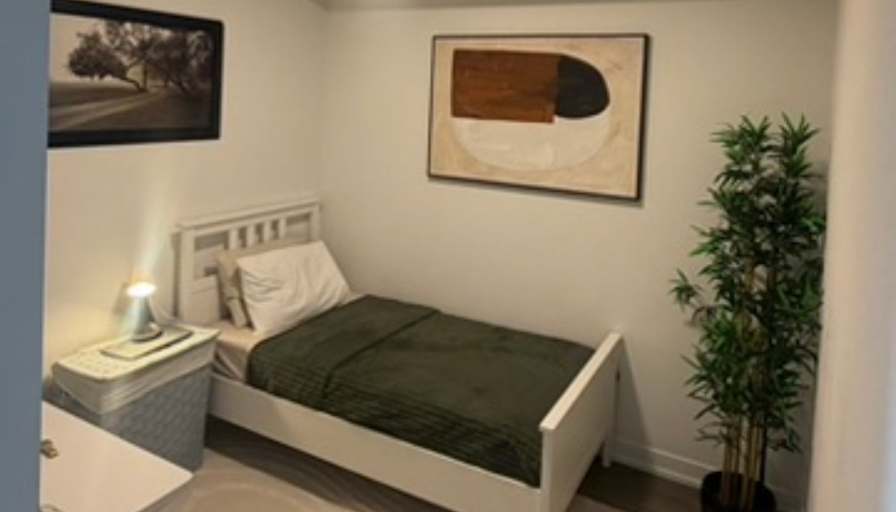 Abs Sims's room
