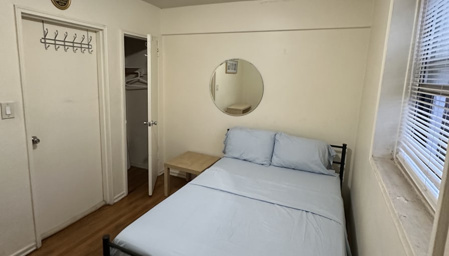 Jeffri's room