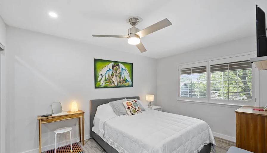 Linda's room