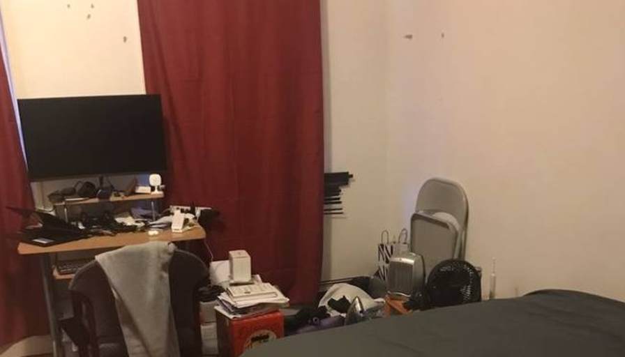 Furnished room heat water wifi included walk to PATH's room