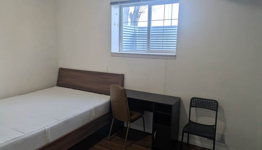 Ken's room