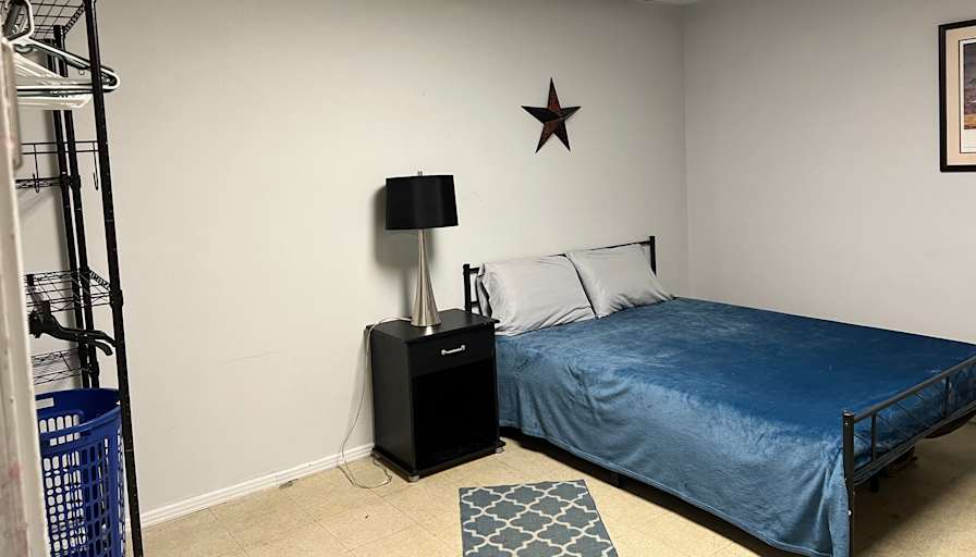 Jonnie's room