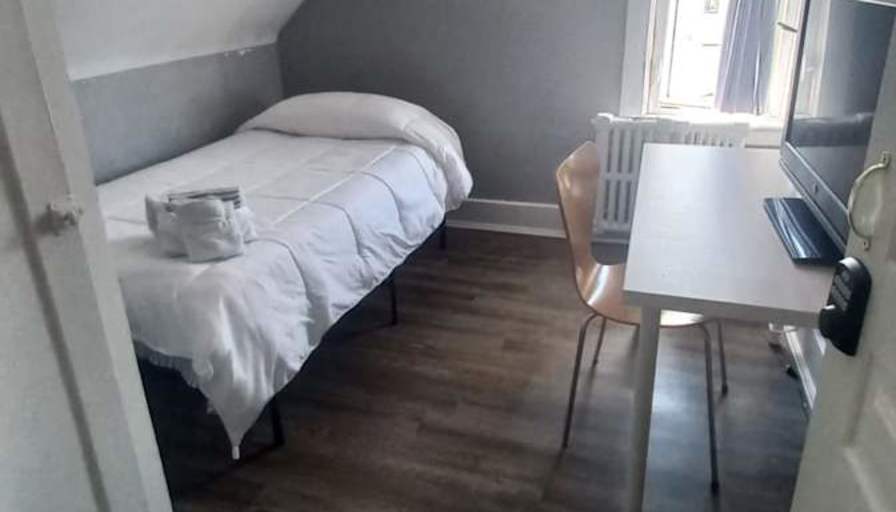 Craig YEG's room