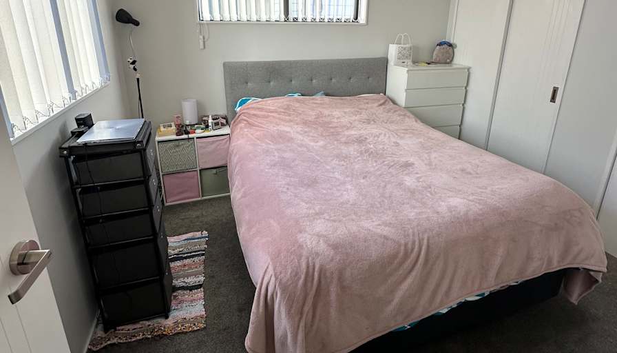 Naomi's room