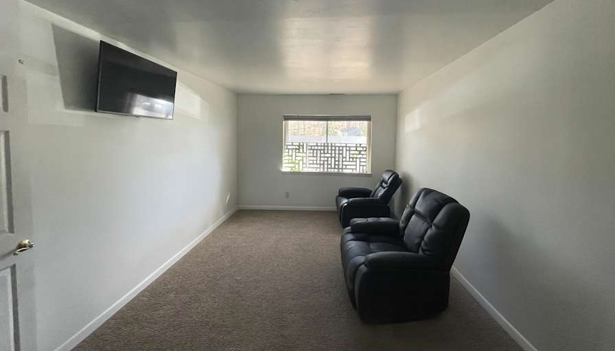 PRIVATE BEDROOM - Danbury - Connecticut - Office - Music - Craft Studio's room