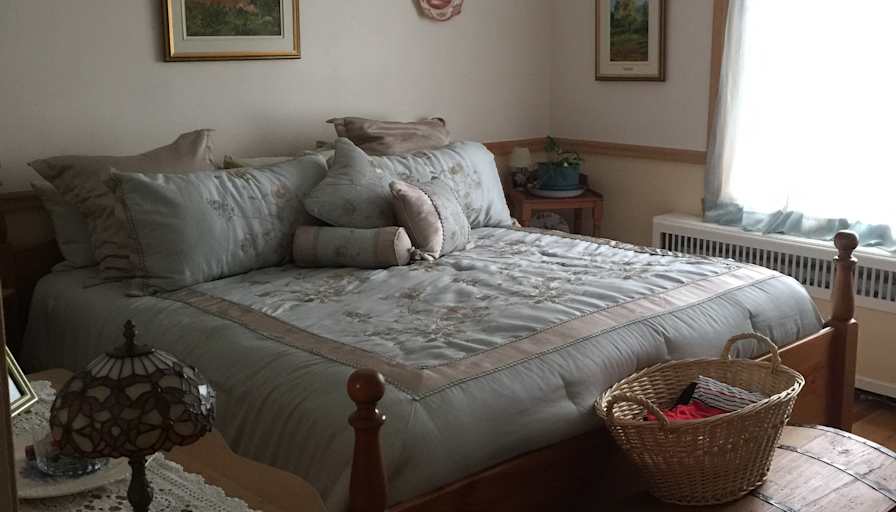 Guy's room