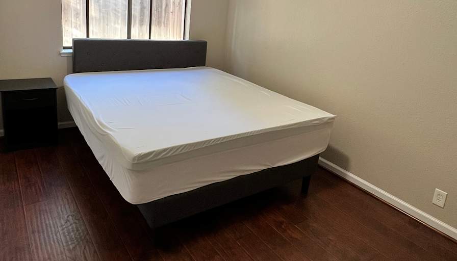 Yi's room