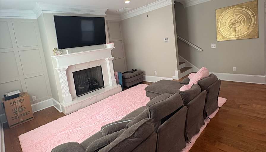 mercedes's room