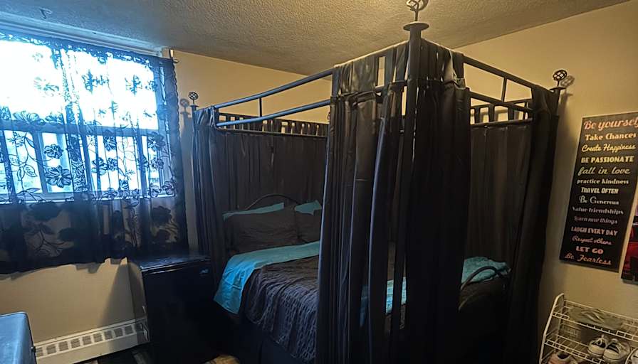 Linja Usher's room