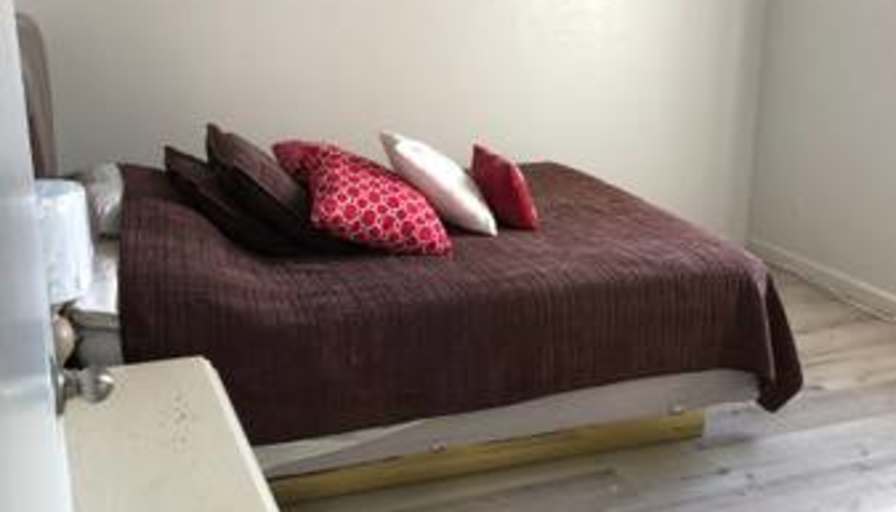 Room for rent's room