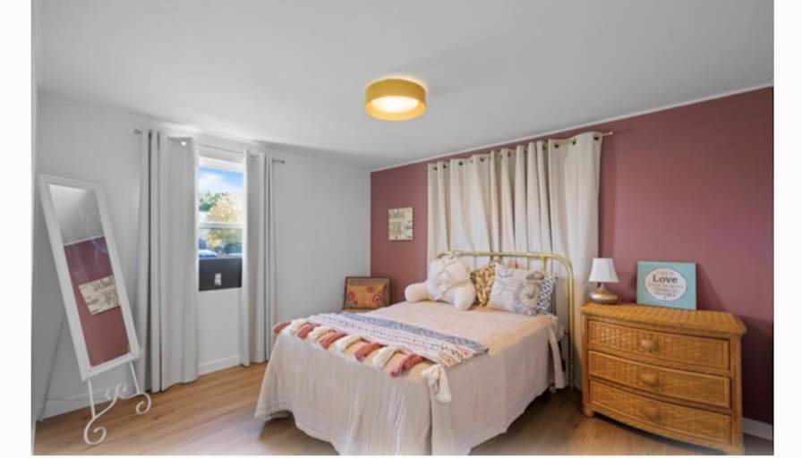 Room for Rent's room