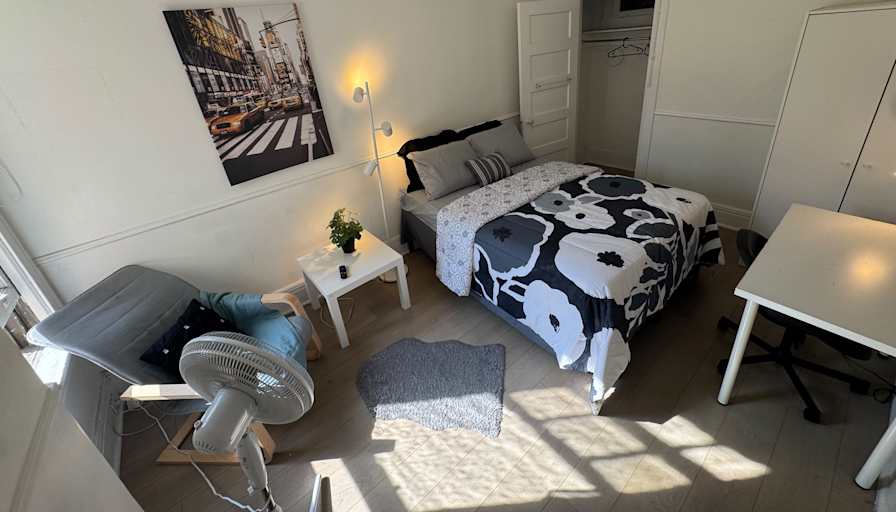 Alona's room