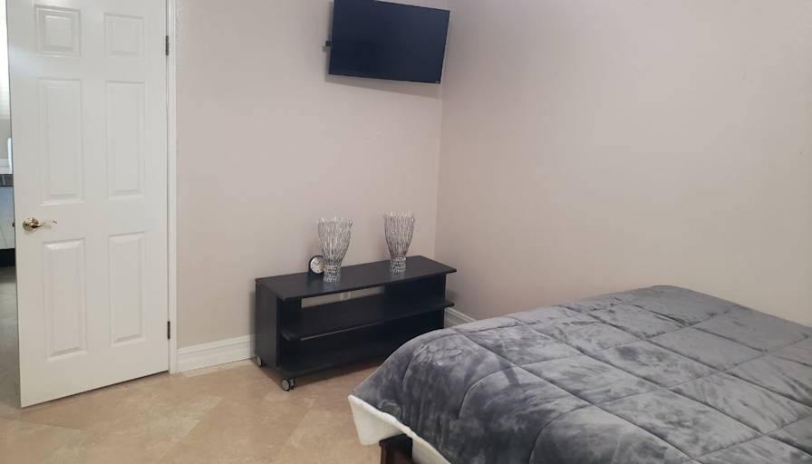 Reza Rezaiesarlak's room