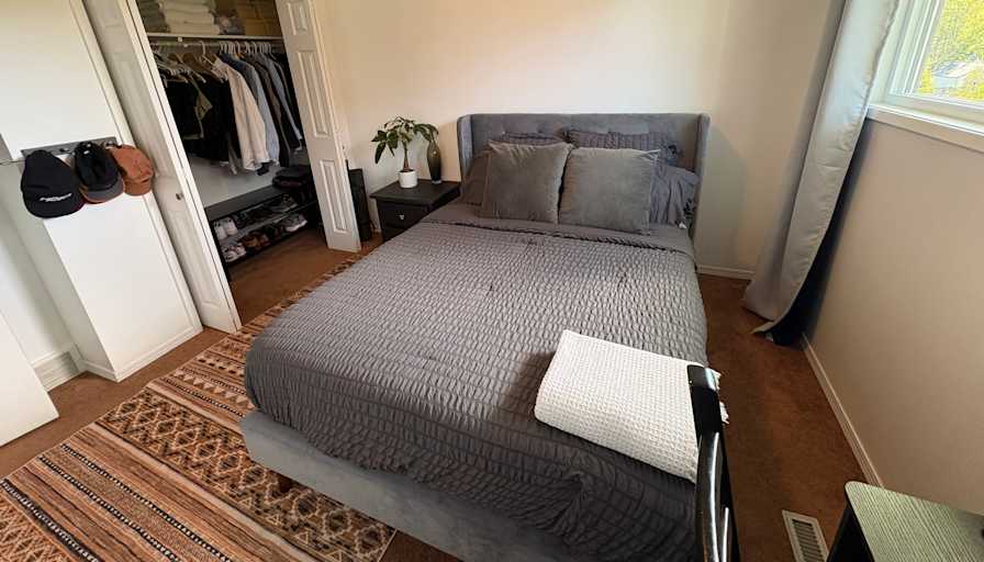 Emerald House's room