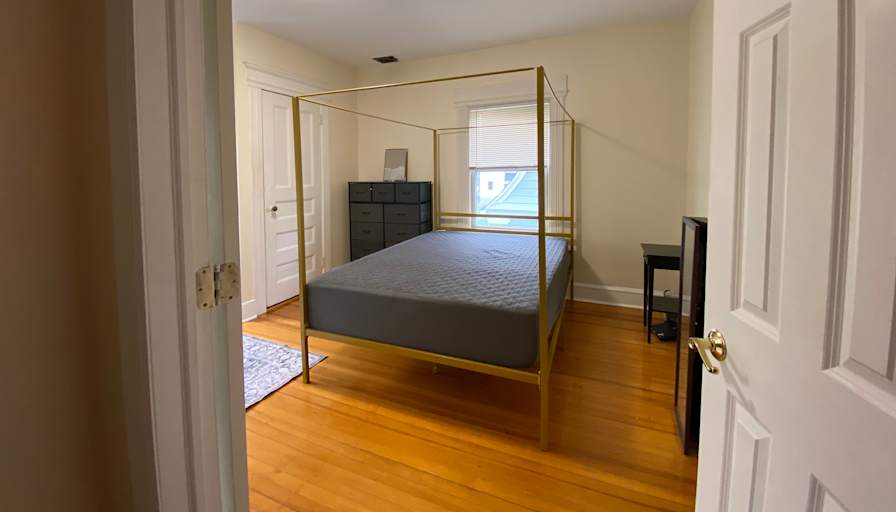 Enshi's room