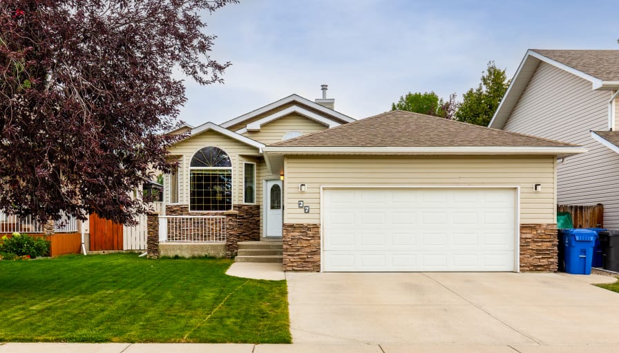 STUDENTS, INTERNS & YOUNG PROFESSIONALS's room