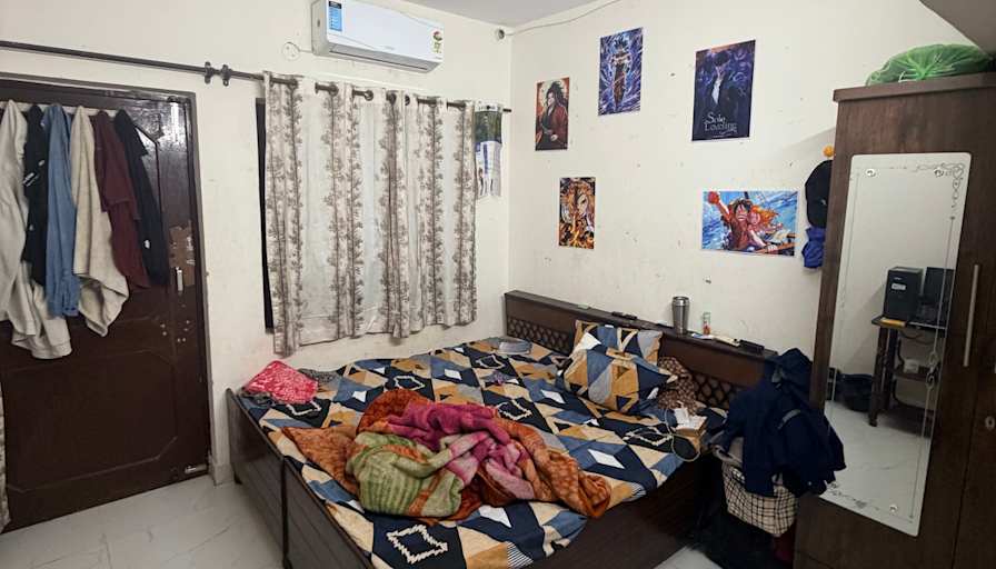 Agam Manan's room
