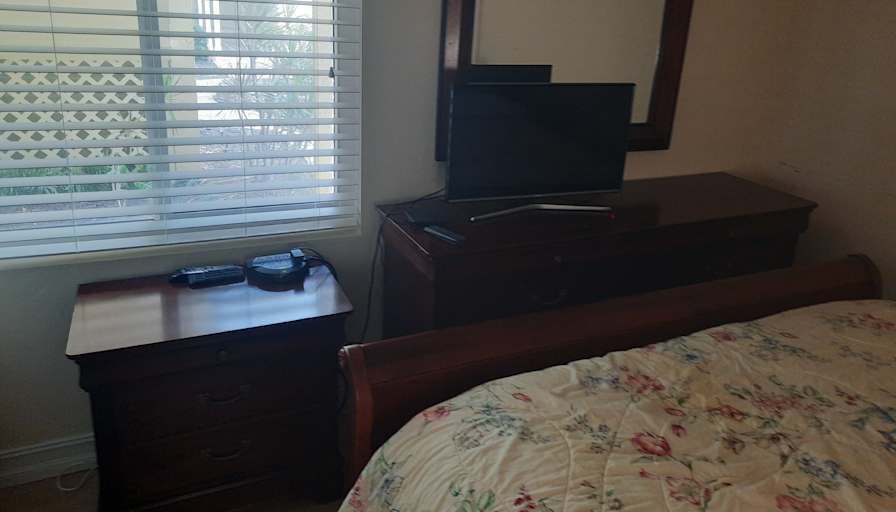 R obert's room