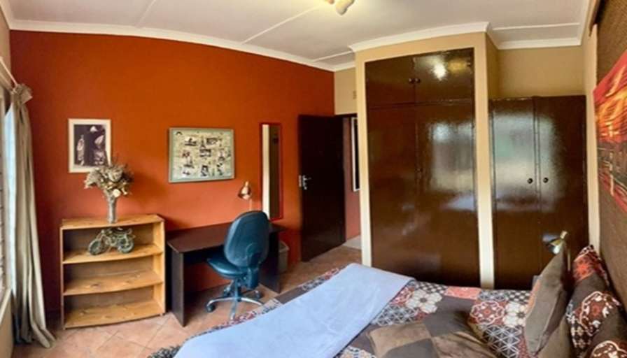 Jos Michele Milne's room