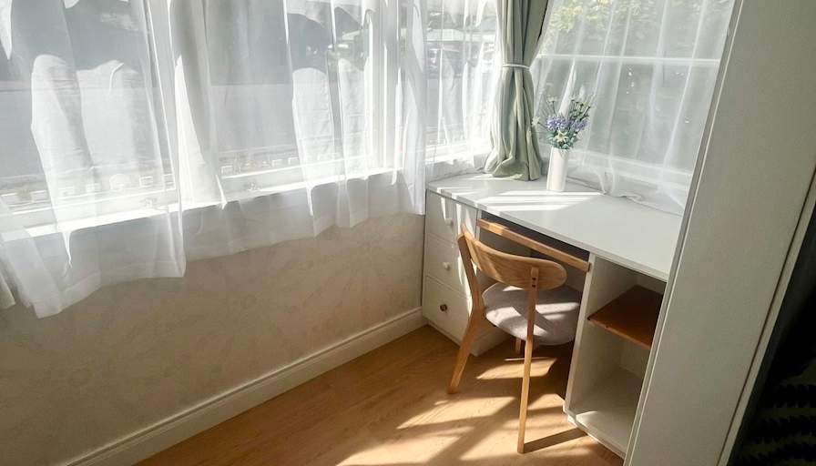 Lisa's room