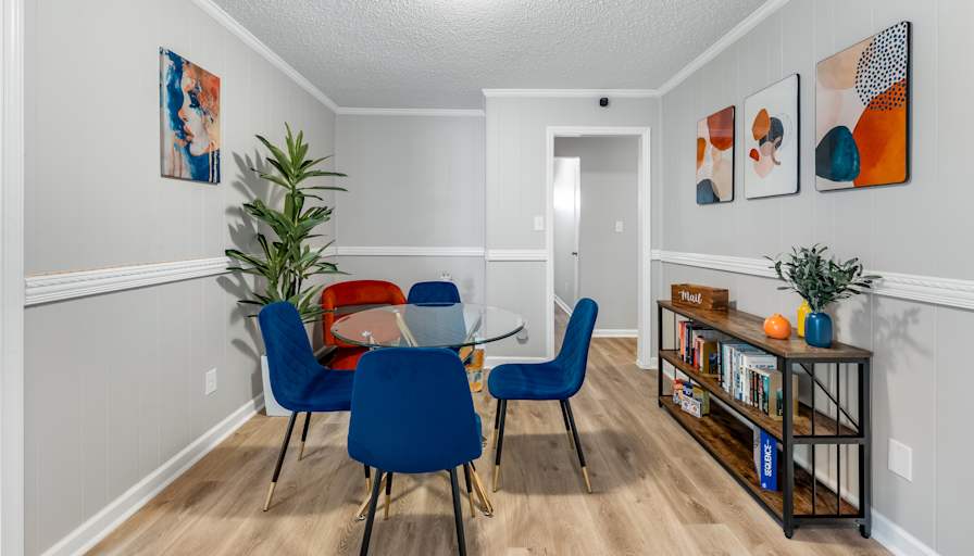 lifedoorrentals's room