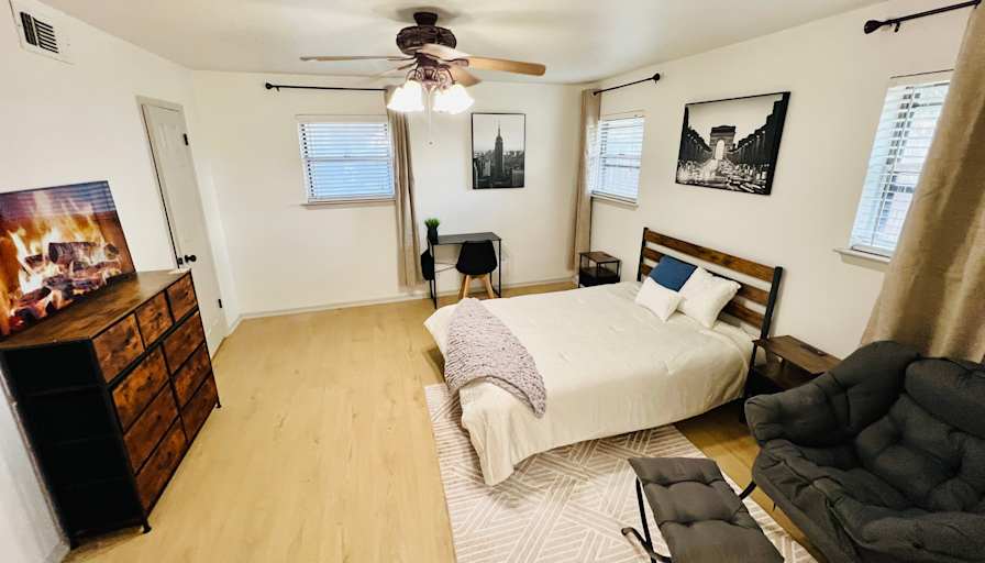 Andres's room