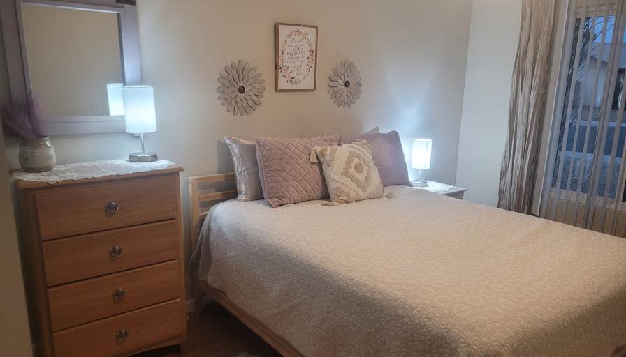 Ruthanne Hopkins's room