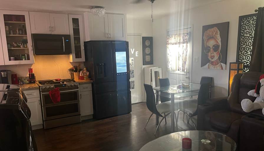 HOME SWEET HOME's room