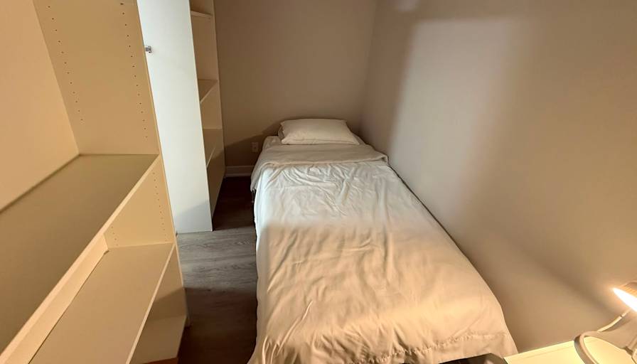 Housingfouryou's room