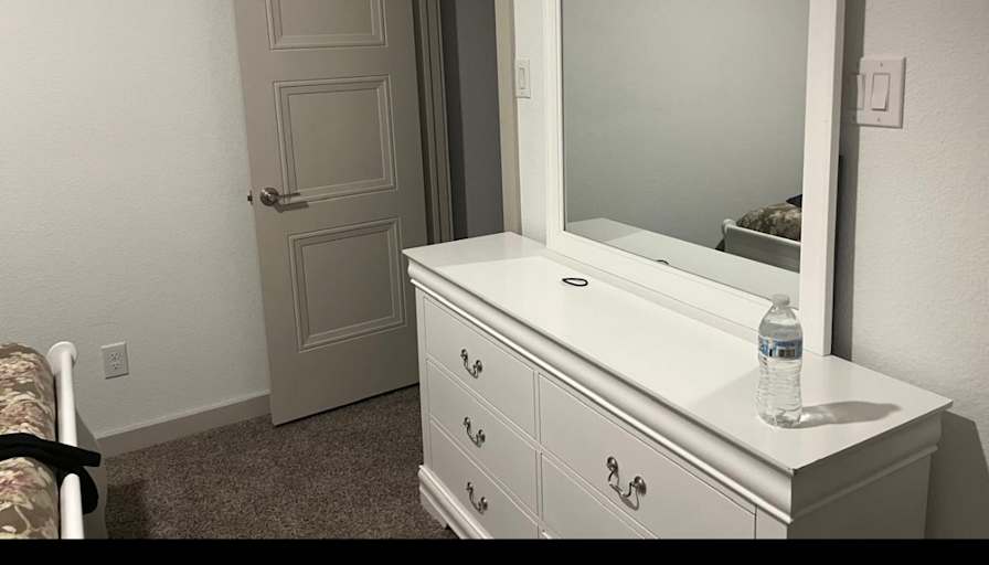 Mahwish Nasir's room