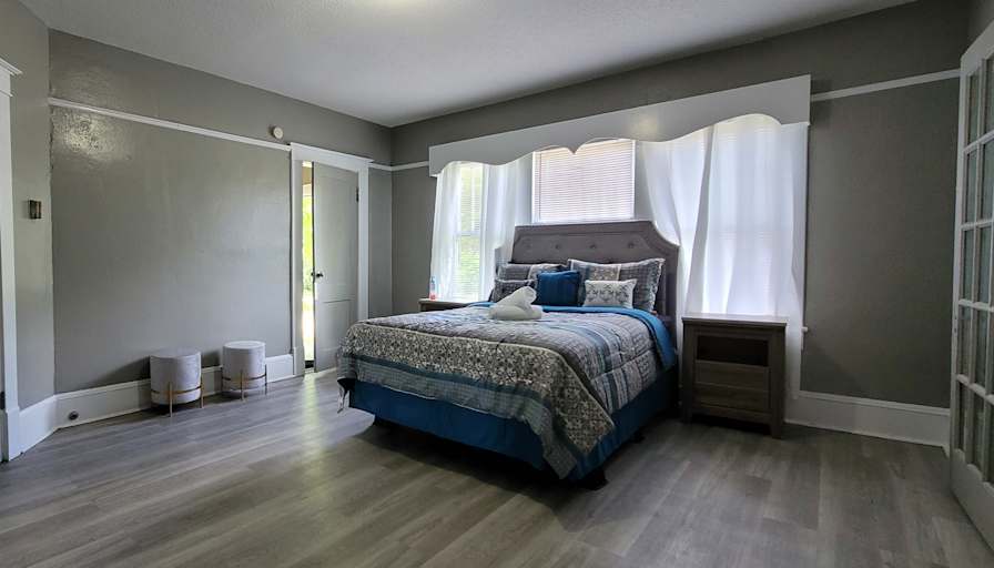 GBU Holdings Group's room