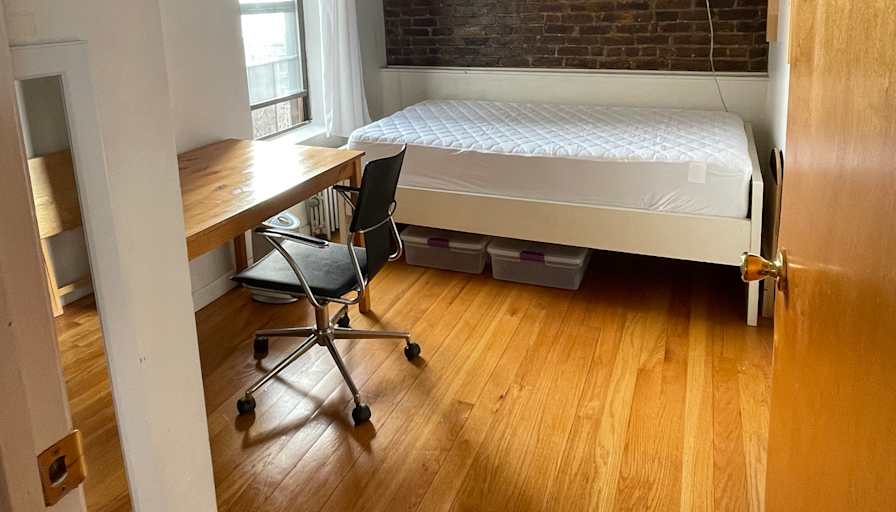 Adile's room