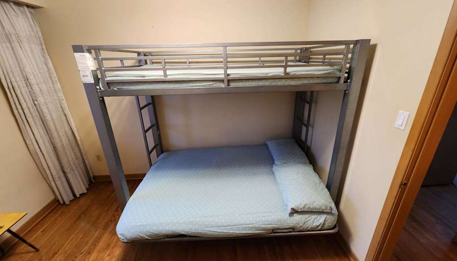 Pal Hgnis's room
