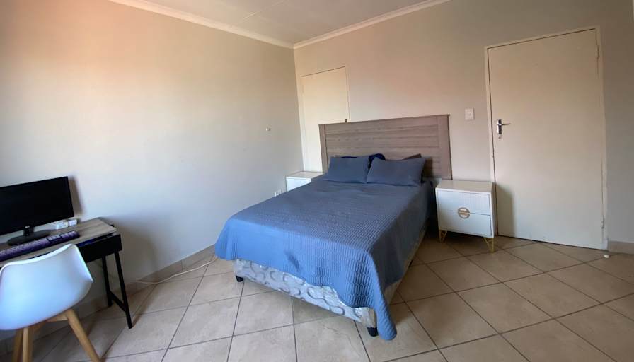 Ndamu thaba's room